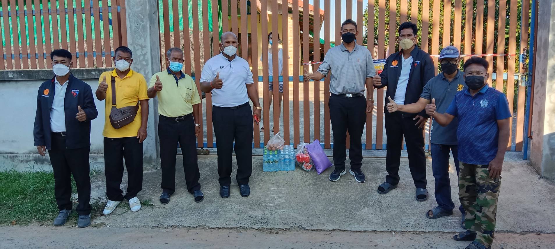 มอบถุงยังชีพให้กับผู้ที่ติดชื้อโควิด19 